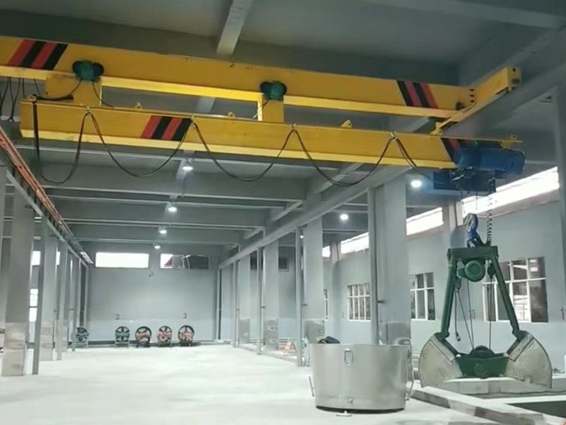 与某客户合作伸缩单梁起重机